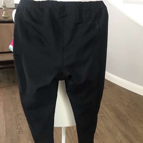 Sweet Spot Skirts. Calf Length Leggings - Picture 3 of 7